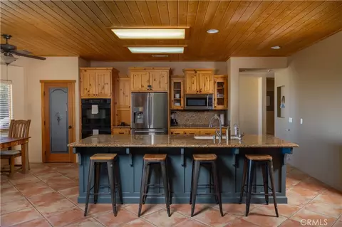 Kitchen - 7559 Rockaway Ave, Yucca Valley, CA 92284 photo 2 of 5
