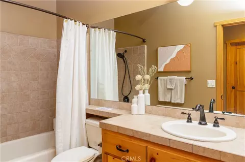 Bath - 7559 Rockaway Ave, Yucca Valley, CA 92284 photo 4 of 6
