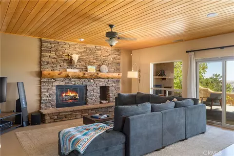 Living - 7559 Rockaway Ave, Yucca Valley, CA 92284 photo 1 of 2