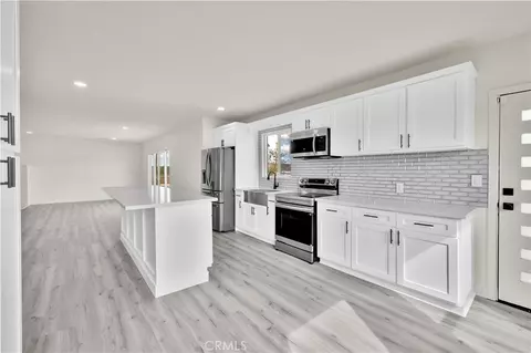 Kitchen - 6459 Ruth Dr, Yucca Valley, CA 92284 photo 2 of 2