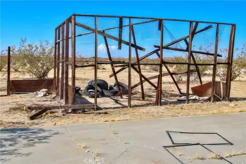 Exterior - 62105 Moon Dr, Joshua Tree, CA 92252 photo 3 of 15