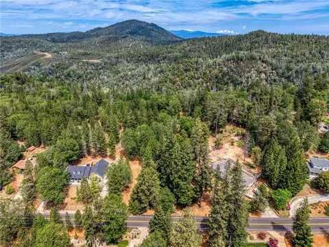 8833 Fox Dr, Cobb, CA 95426
