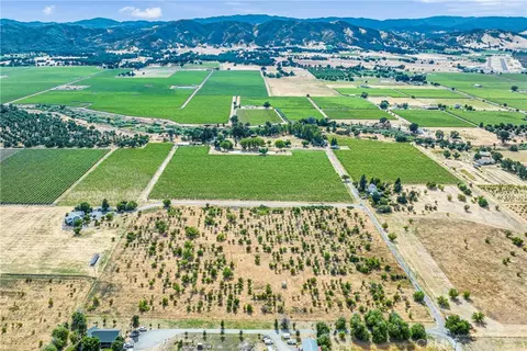 2145 Smith Ln, Kelseyville, CA 95451