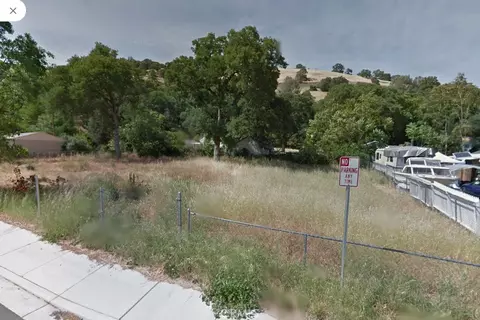 12484 The Plz, Clearlake Oaks, CA 95423
