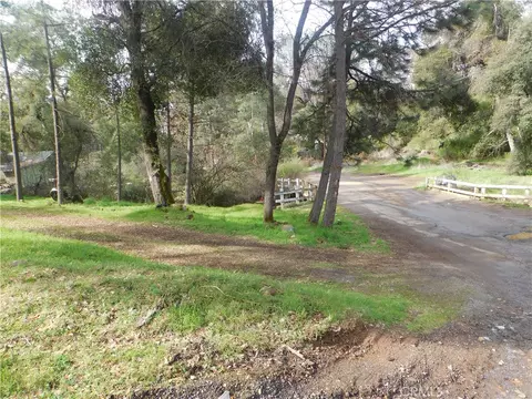 5560 Hale Ave, Clearlake, CA 95422