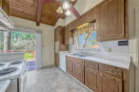 Kitchen - 16345 Tee Rd, Cobb, CA 95426 photo 2 of 2