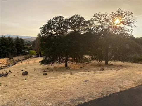 18765 Oak Grove Rd, Hidden Valley Lake, CA 95467