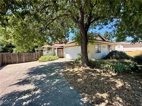 19223 Stonegate Rd, Hidden Valley Lake, CA 95467