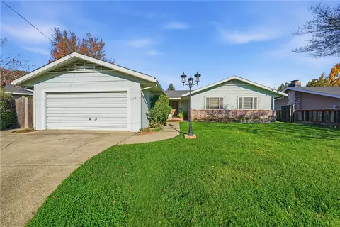 464 Nokomis Dr, Ukiah, CA 95482