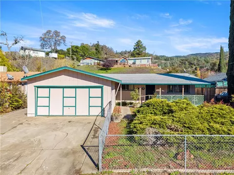 3944 Country Club Dr, Lucerne, CA 95458