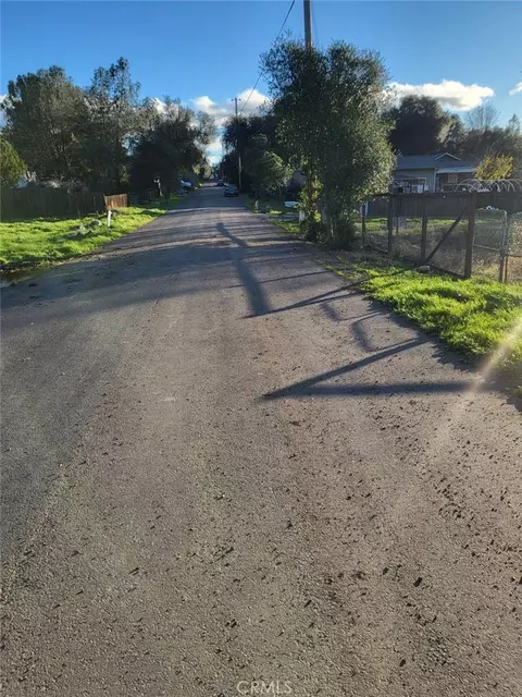 2810 10th St, Clearlake, CA 95422 photo 4