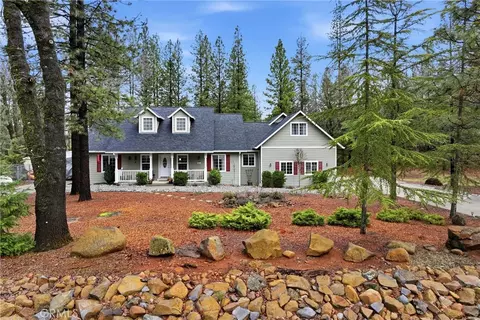 8863 Fox Dr, Cobb, CA 95426