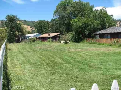 555 Keys Blvd, Clearlake Oaks, CA 95423