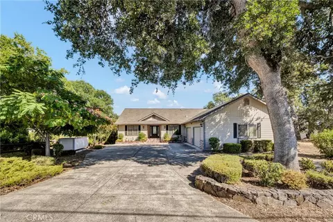 17120 Knollview Dr, Hidden Valley Lake, CA 95467