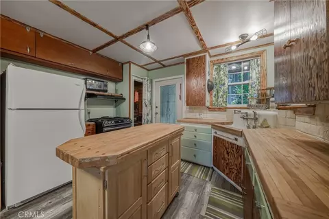 Kitchen - 16179 Madrone, Cobb, CA 95426 photo 3 of 6