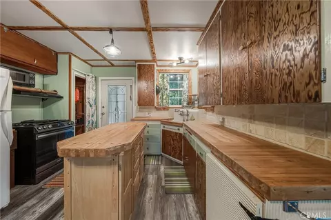 Kitchen - 16179 Madrone, Cobb, CA 95426 photo 2 of 6