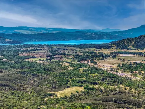 990 Junction Plz, Clearlake, CA 95451