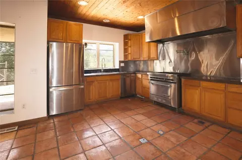 Kitchen - 7200 Kahms, Cobb, CA 95426 photo 3 of 4