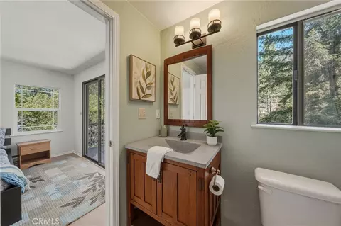 Bath - 9260 Hoberg Dr E, Cobb, CA 95426 photo 2 of 3