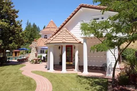 19400 Scenic Dr, Redwood Valley, CA 95470
