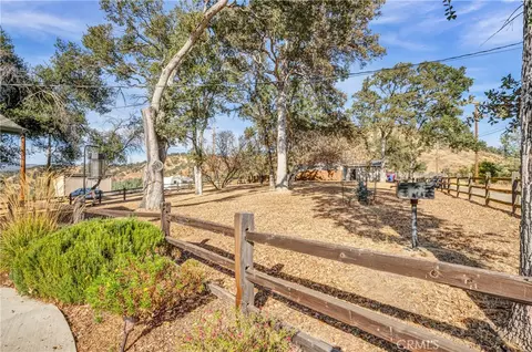 Exterior - 3012 Oak Crest Dr, Clearlake, CA 95422 photo 3 of 17