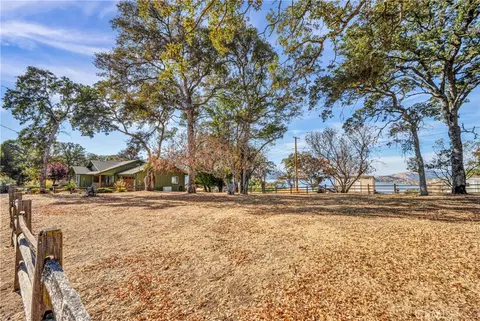 Exterior - 3012 Oak Crest Dr, Clearlake, CA 95422 photo 5 of 17