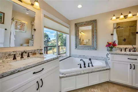 Bath - 3012 Oak Crest Dr, Clearlake, CA 95422 photo 2 of 4
