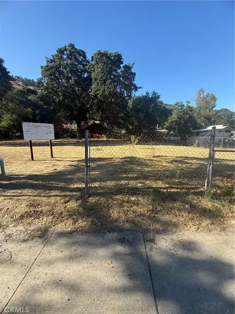 12474 The Plz, Clearlake Oaks, CA 95423
