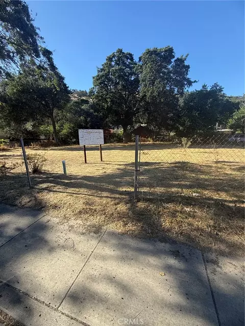 12484 The Plz, Clearlake Oaks, CA 95423
