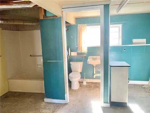Bath - 13649 Arrowhead Rd, Clearlake, CA 95422 photo 3 of 3