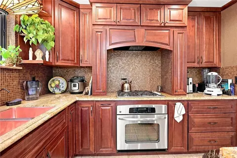 Kitchen - 9081 Bleuss Ct, Cobb, CA 95426 photo 3 of 3