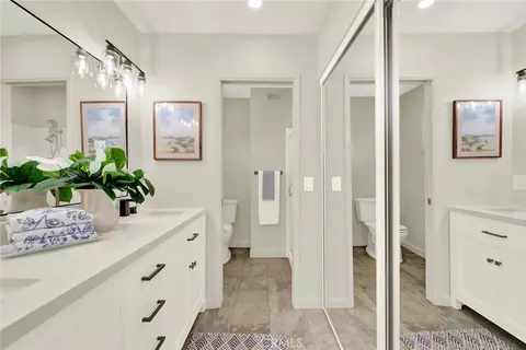 Bath - 1720 Wayne Ct, Fairfield, CA 94534 photo 2 of 7