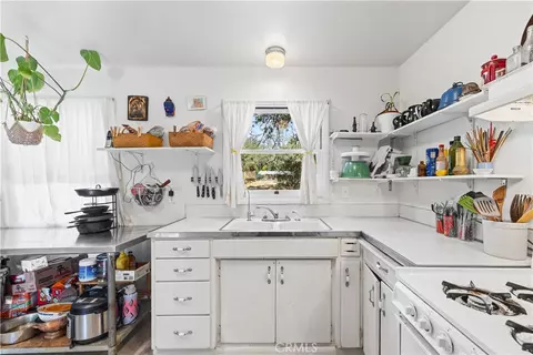 Kitchen - 23800 West Rd, Middletown, CA 95461 photo 2 of 5