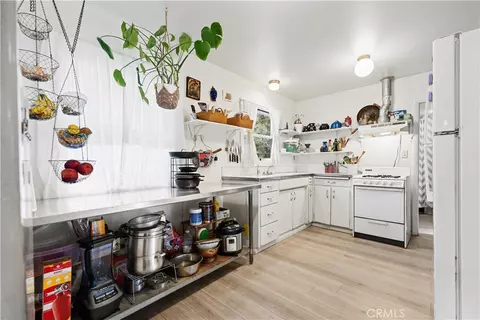 Kitchen - 23800 West Rd, Middletown, CA 95461 photo 4 of 5