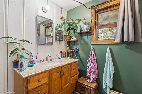 Bath - 1995 E Hill Rd, Willits, CA 95490 photo 1 of 1