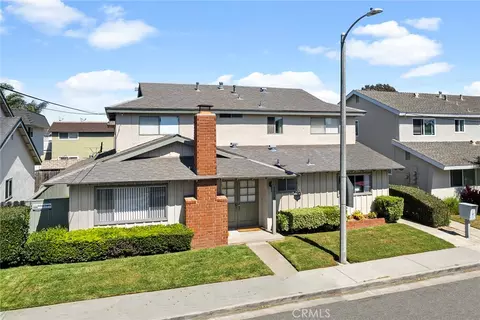 386 Woodland Pl, Costa Mesa, CA 92627