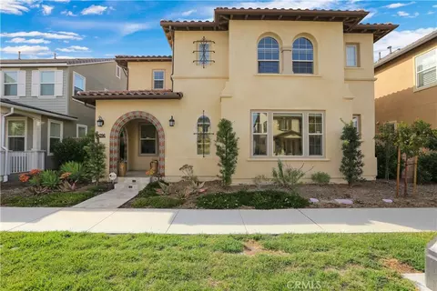 296 Barnes Rd, Tustin, CA 92782