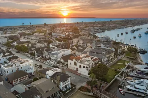 501 W Edgewater Ave, Newport Beach, CA 92661