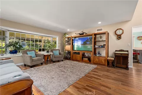 1874 Parkcrest Dr, Costa Mesa, CA 92627