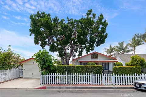 555 Through St, Laguna Beach, CA 92651