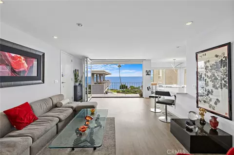 520 Cliff Dr #304, Laguna Beach, CA 92651