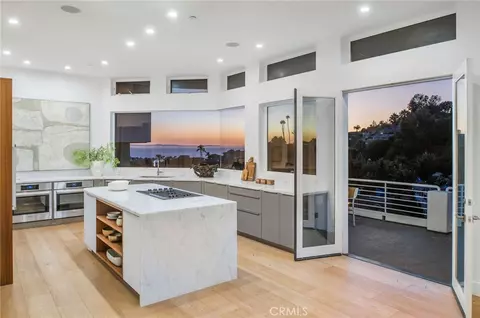 547 Temple Hills Dr, Laguna Beach, CA 92651