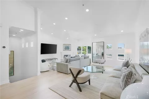 401 Seaward Rd #2, Corona Del Mar, CA 92625