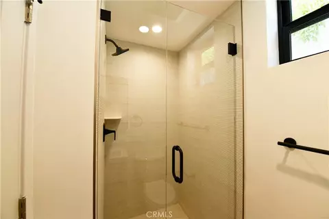 Bath - 292 Granada, Long Beach, CA 90803 photo 4 of 5