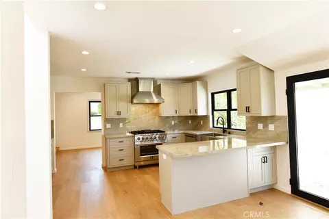 Kitchen - 292 Granada, Long Beach, CA 90803 photo 2 of 3