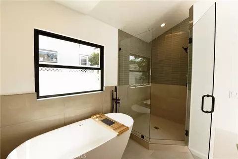 Bath - 292 Granada, Long Beach, CA 90803 photo 3 of 5