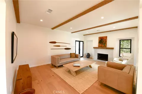 Living - 292 Granada, Long Beach, CA 90803 photo 2 of 3