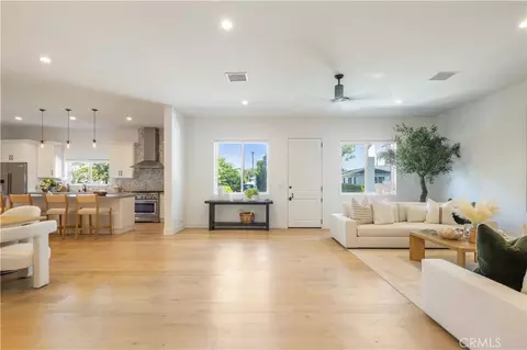 333 Mesa Dr, Costa Mesa, CA 92627