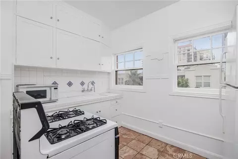Kitchen - 1030 E Ocean Blvd #502, Long Beach, CA 90802 photo 1 of 1