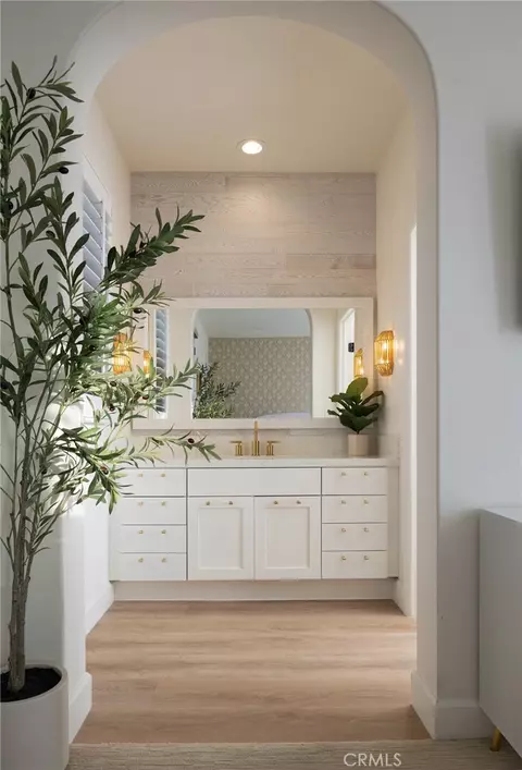 Bath - 93 Parson Brown, Irvine, CA 92618 photo 6 of 9